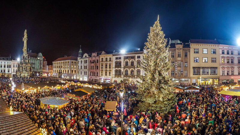 vanocni-trhy-olomouc-dolni-horni-namesti-1